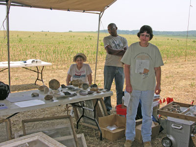 Carol presents a lecture on local 
                                          lithics at the 2007 Field Session at Claggett Retreat.